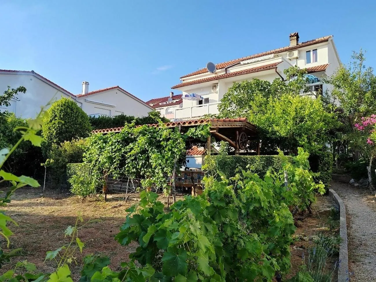 Apartments With A Parking Space Barbat, Rab - 22217 Rab Town