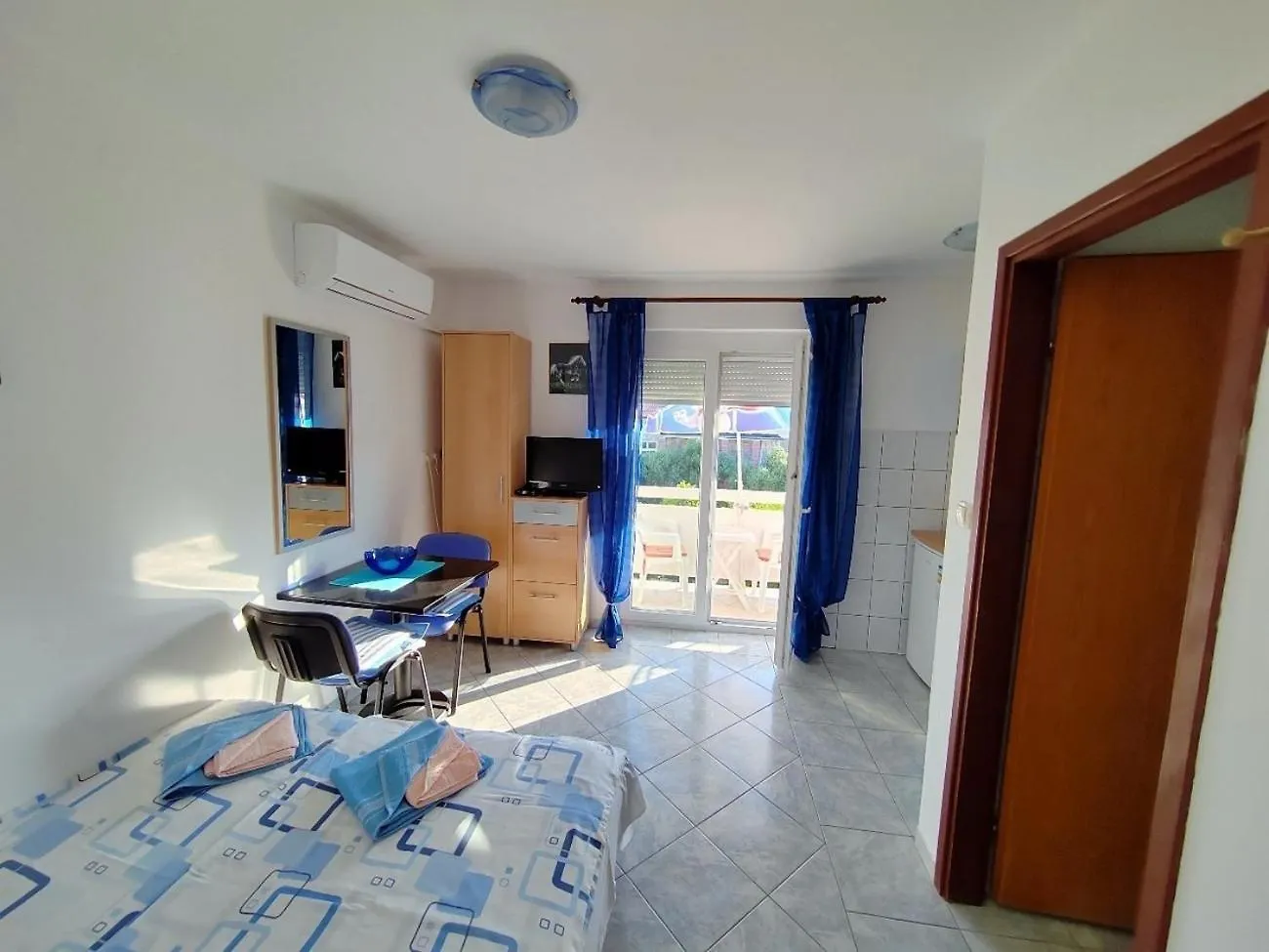 Apartments With A Parking Space Barbat, Rab - 22217 Rab Town