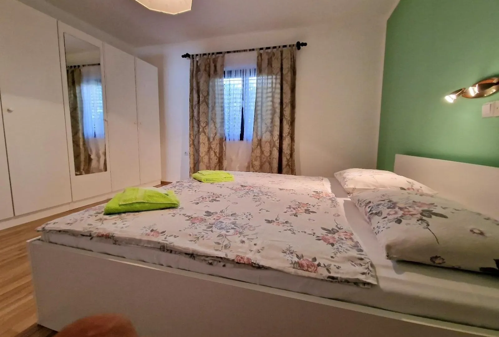 Apartments With A Parking Space Barbat, Rab - 22217 Rab Town
